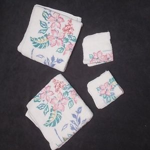 Vintage 4 piece Stevens Colormate Hawaiian Orchid towel set